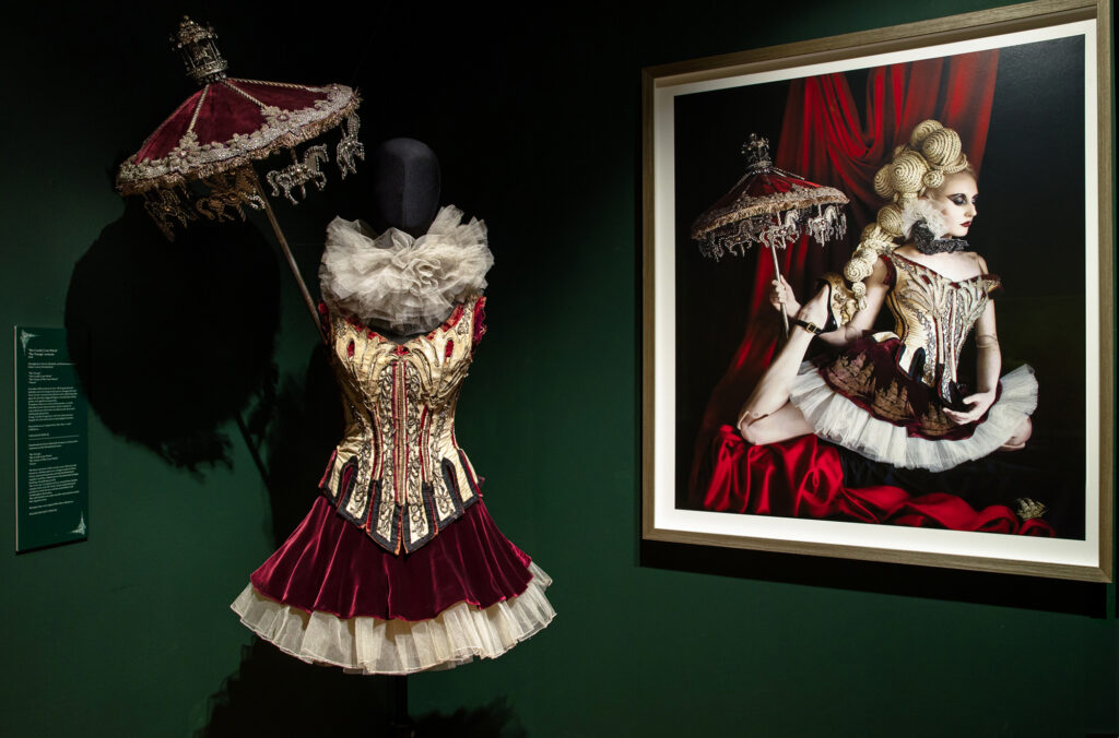 2_the voyage costume